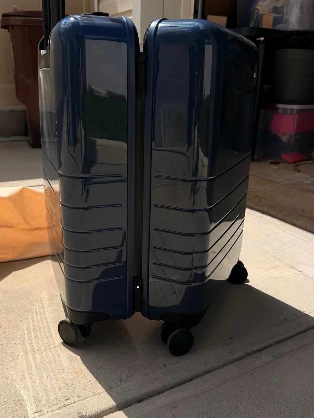 Lightweight Blue Spinner Carry-On with Organized Interior
